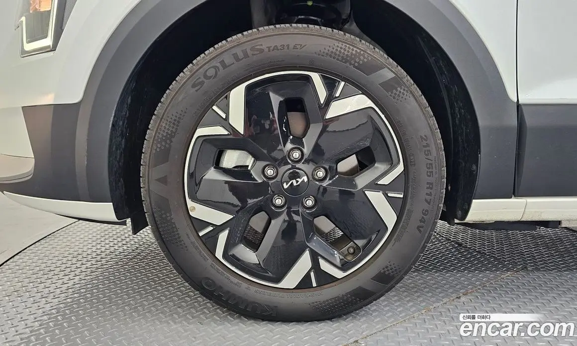 Kia Niro 2023 0.2 автомат (гидро), фото 5 Kia Niro 2023 0.2 автомат (гидро), фото 5
