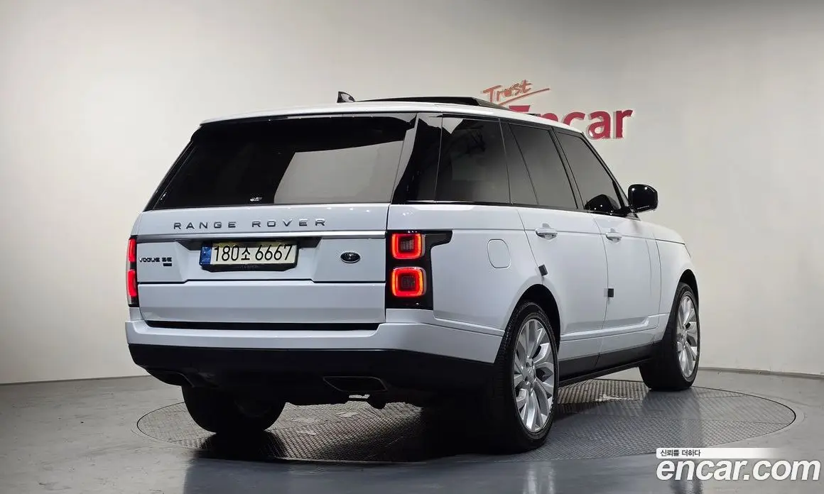 Land Rover Range Rover 2021 3.0 автомат (гидро), фото 1 Land Rover Range Rover 2021 3.0 автомат (гидро), фото 1