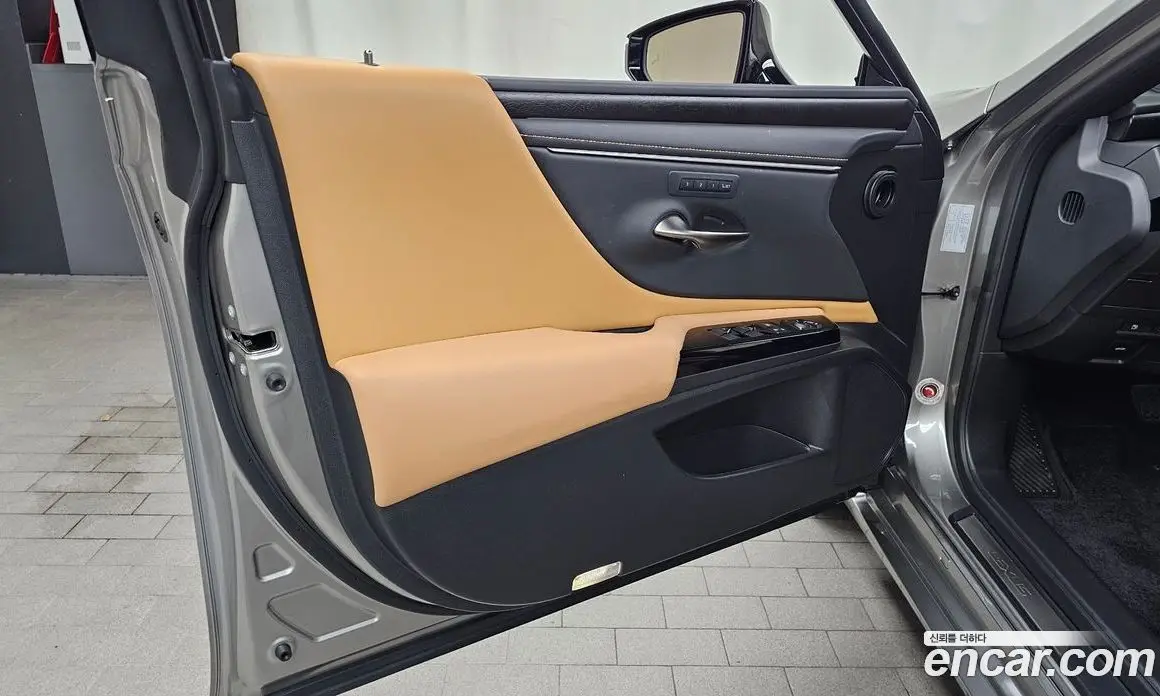 Lexus ES 2023 2.5 автомат (гидро), фото 13