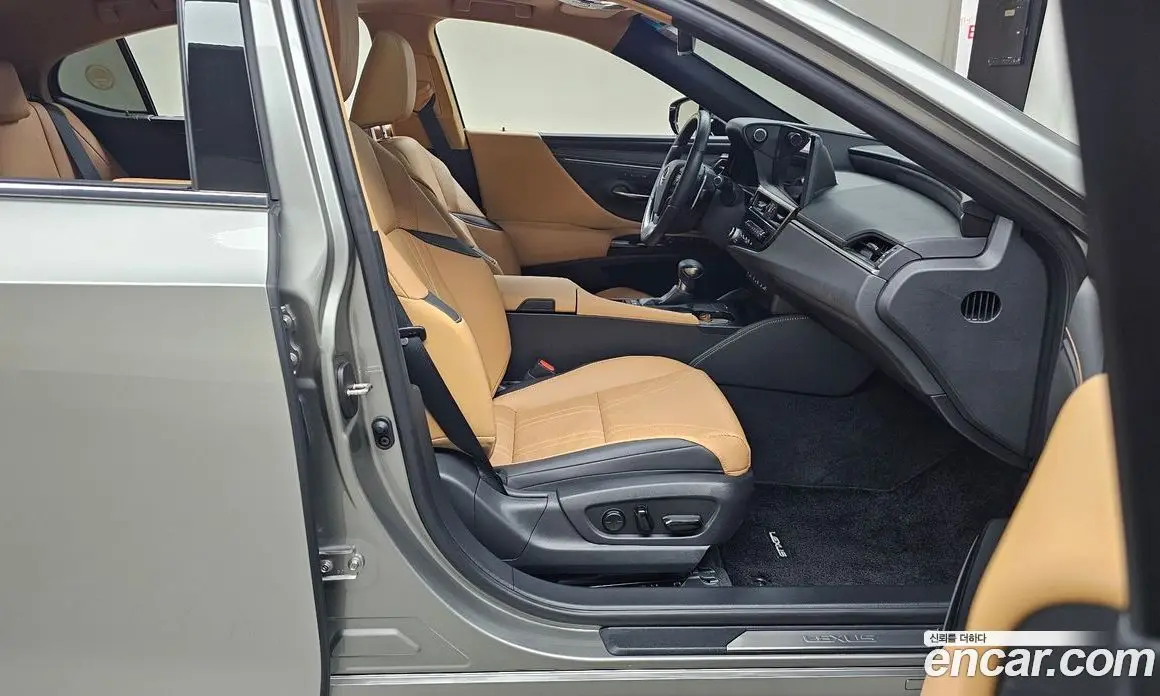 Lexus ES 2023 2.5 автомат (гидро), фото 15