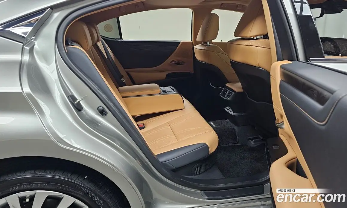 Lexus ES 2023 2.5 автомат (гидро), фото 16