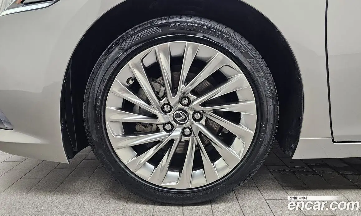 Lexus ES 2023 2.5 автомат (гидро), фото 4