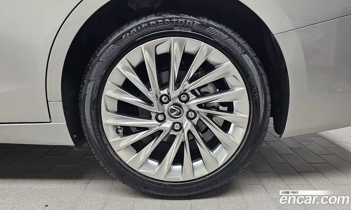 Lexus ES 2023 2.5 автомат (гидро), фото 6