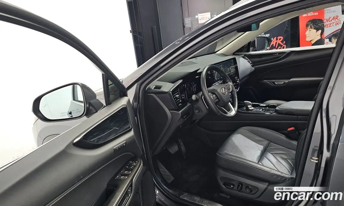 Lexus NX 2023 2.5 автомат (гидро), фото 13