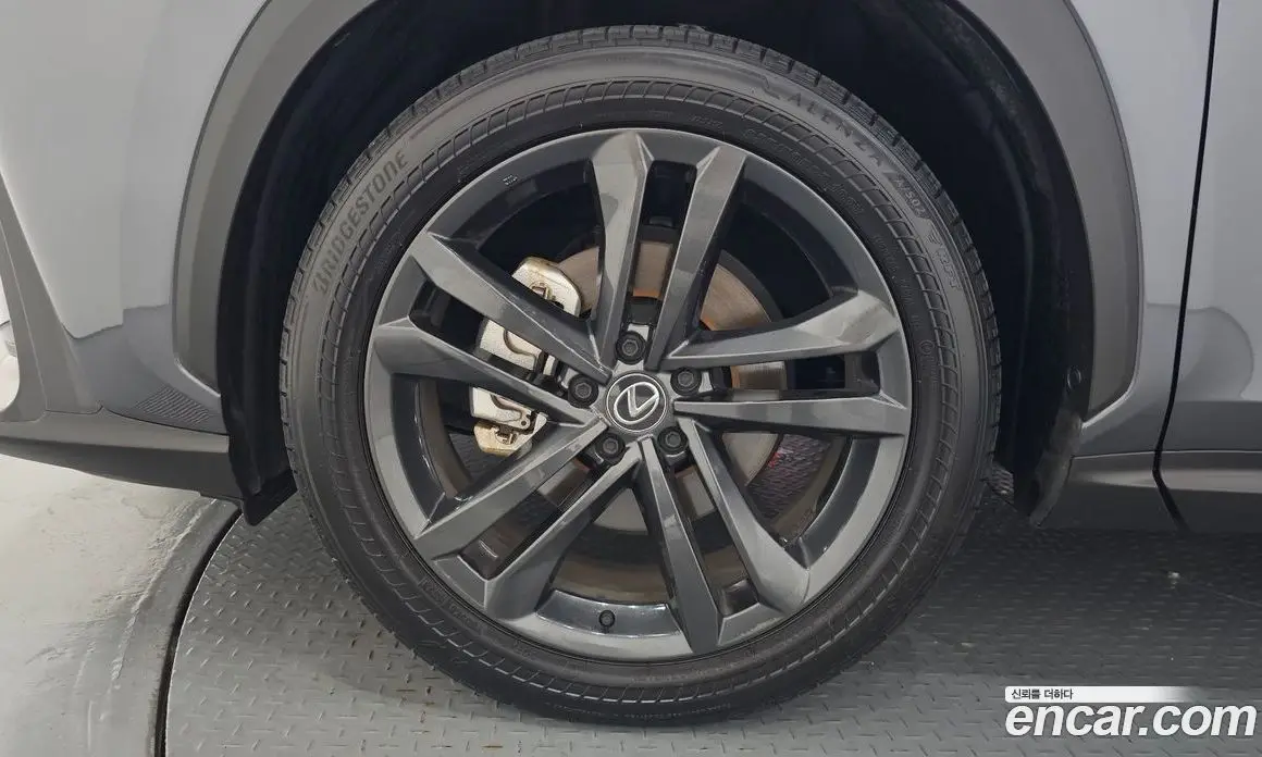 Lexus NX 2023 2.5 автомат (гидро), фото 5