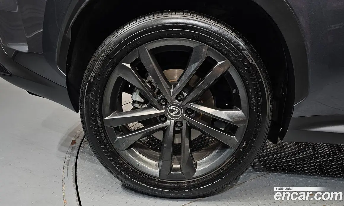 Lexus NX 2023 2.5 автомат (гидро), фото 7