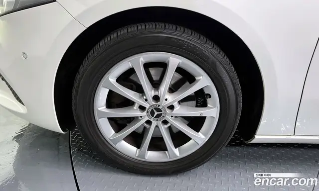Mercedes-Benz A-Class 2019 2.0 автомат (гидро), миниатюра 5