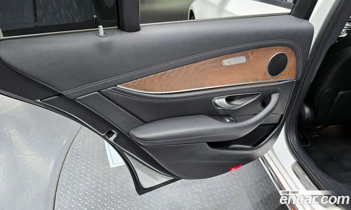 Mercedes-Benz E-Class 2016 1.9 автомат (гидро), фото 14 Mercedes-Benz E-Class 2016 1.9 автомат (гидро), фото 14