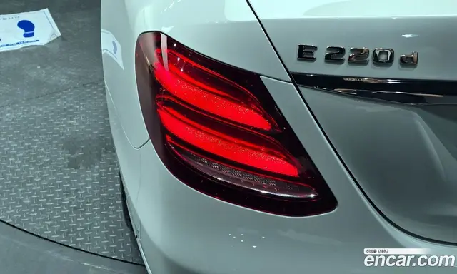 Mercedes-Benz E-Class 2016 1.9 автомат (гидро), миниатюра 8 Mercedes-Benz E-Class 2016 1.9 автомат (гидро), миниатюра 8