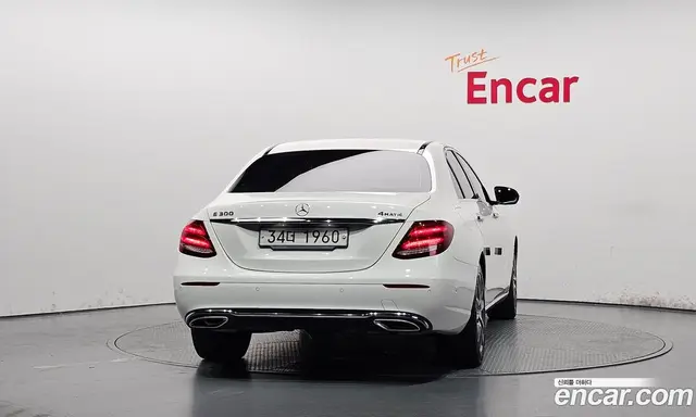 Mercedes-Benz E-Class 2018 2.0 автомат (гидро), миниатюра 4
