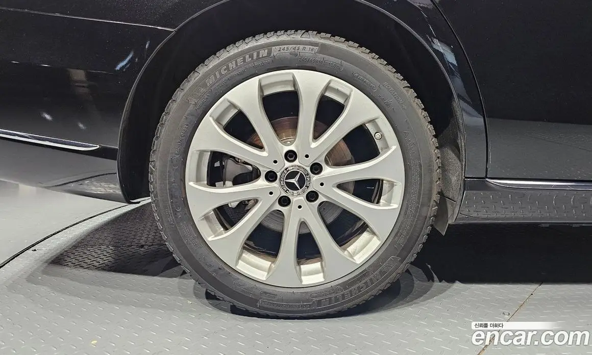 Mercedes-Benz E-Class 2019 2.0 автомат (гидро), фото 4 Mercedes-Benz E-Class 2019 2.0 автомат (гидро), фото 4