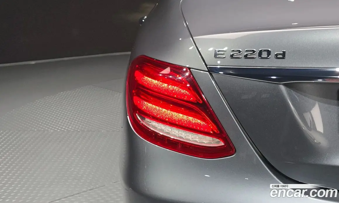 Mercedes-Benz E-Class 2020 1.9 автомат (гидро), фото 8 Mercedes-Benz E-Class 2020 1.9 автомат (гидро), фото 8