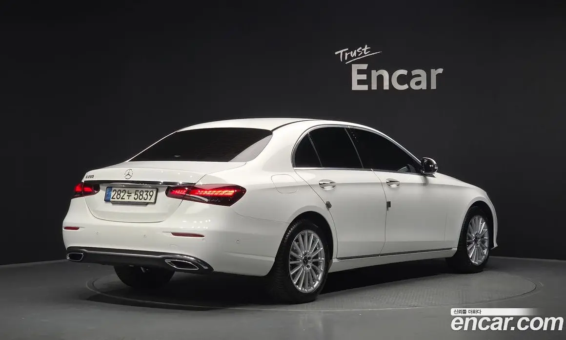 Mercedes-Benz E-Class 2022 2.0 автомат (гидро), фото 1 Mercedes-Benz E-Class 2022 2.0 автомат (гидро), фото 1