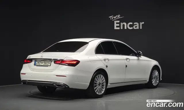 Mercedes-Benz E-Class, 2022, 30 579 км