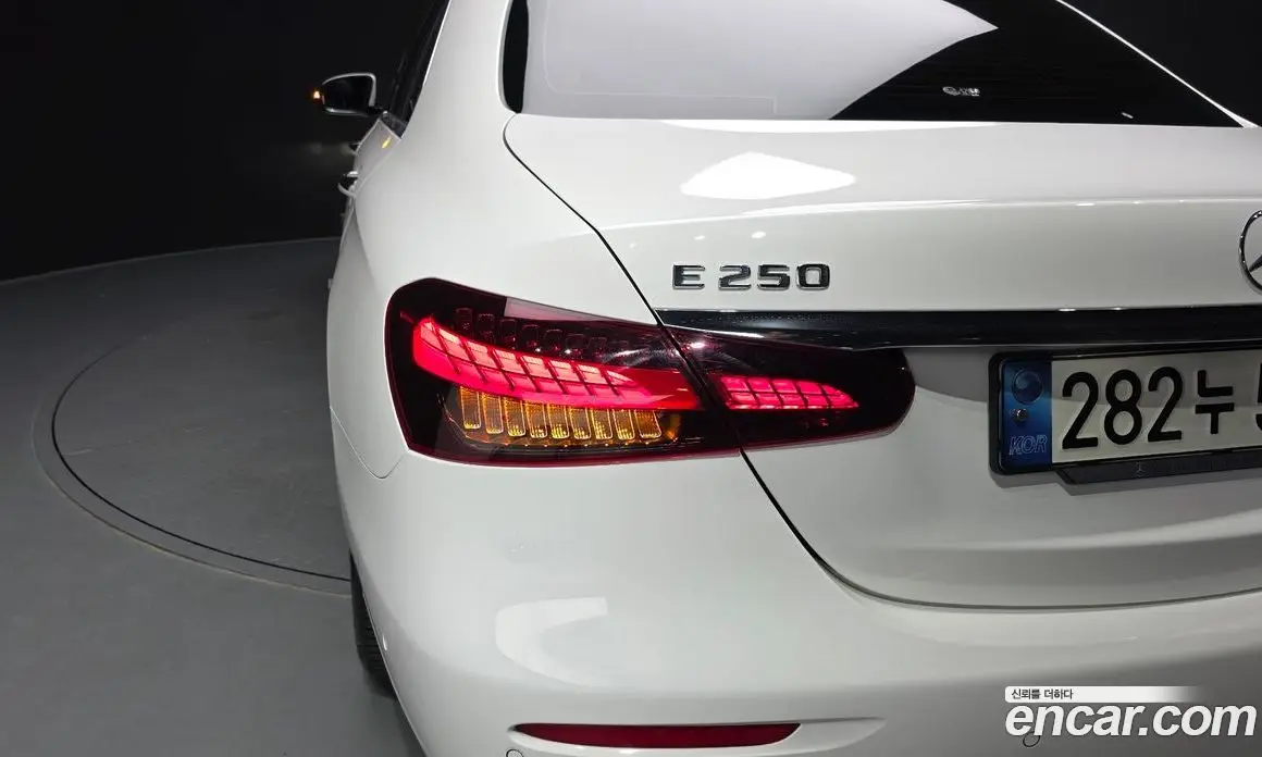 Mercedes-Benz E-Class 2022 2.0 автомат (гидро), фото 8 Mercedes-Benz E-Class 2022 2.0 автомат (гидро), фото 8