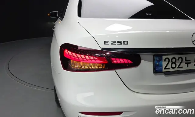 Mercedes-Benz E-Class 2022 2.0 автомат (гидро), миниатюра 8 Mercedes-Benz E-Class 2022 2.0 автомат (гидро), миниатюра 8