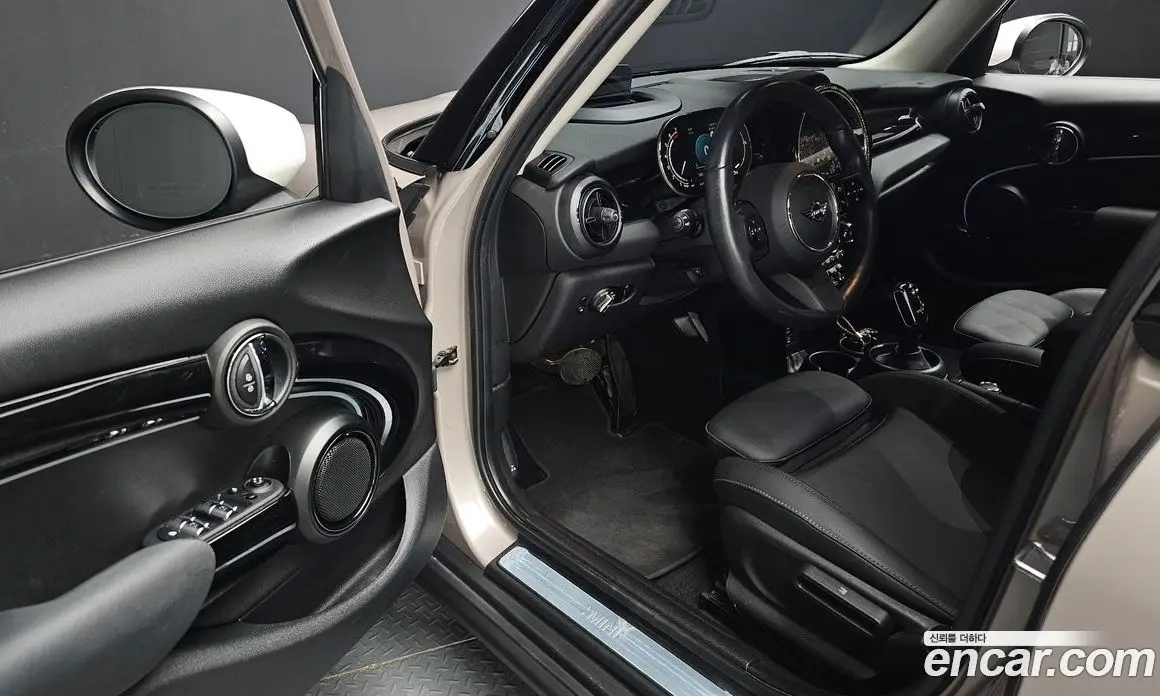 Mini Cooper 2023 1.5 автомат (гидро), фото 16