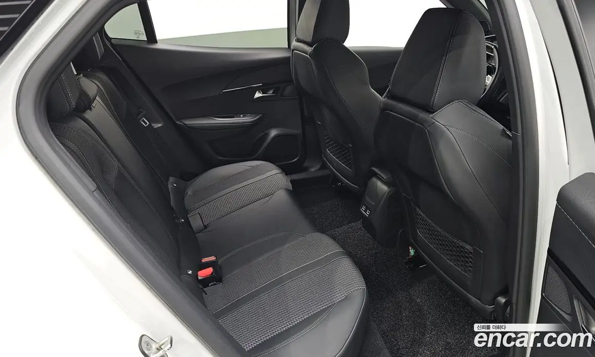 Peugeot 2008 2023 0.1 автомат (гидро), фото 15 Peugeot 2008 2023 0.1 автомат (гидро), фото 15