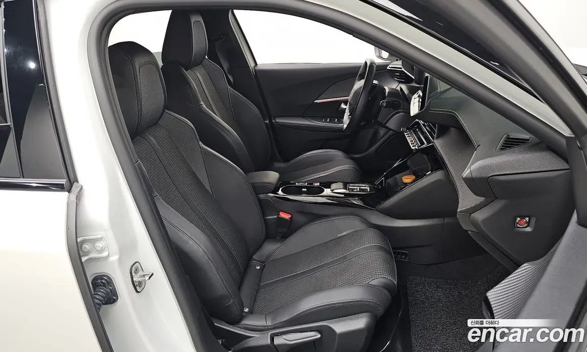 Peugeot 2008 2023 0.1 автомат (гидро), фото 16 Peugeot 2008 2023 0.1 автомат (гидро), фото 16