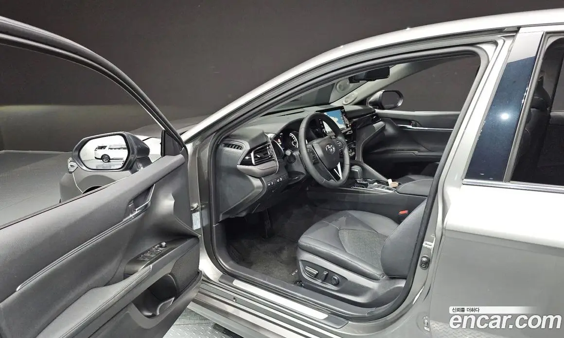 Toyota Camry 2024 2.5 автомат (гидро), фото 13