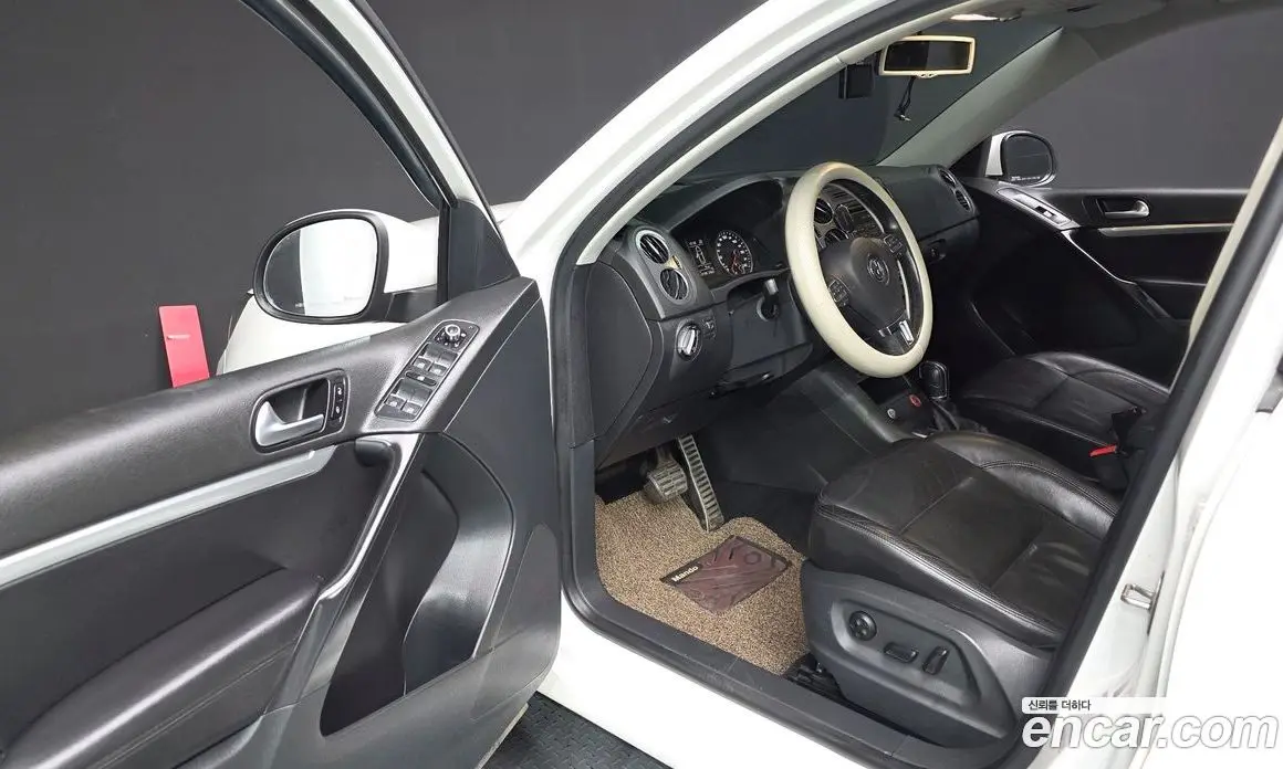 Volkswagen Tiguan 2012 2.0 автомат (гидро), фото 12
