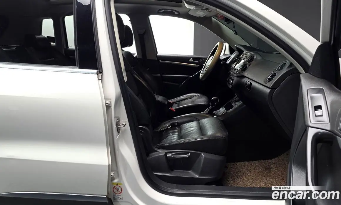 Volkswagen Tiguan 2012 2.0 автомат (гидро), фото 15