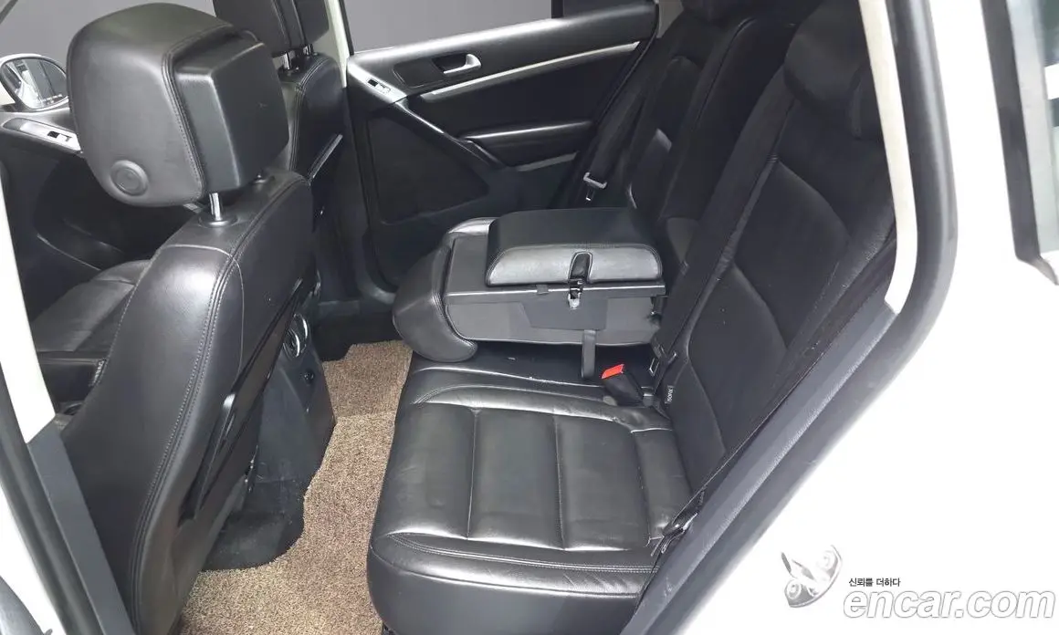 Volkswagen Tiguan 2012 2.0 автомат (гидро), фото 17
