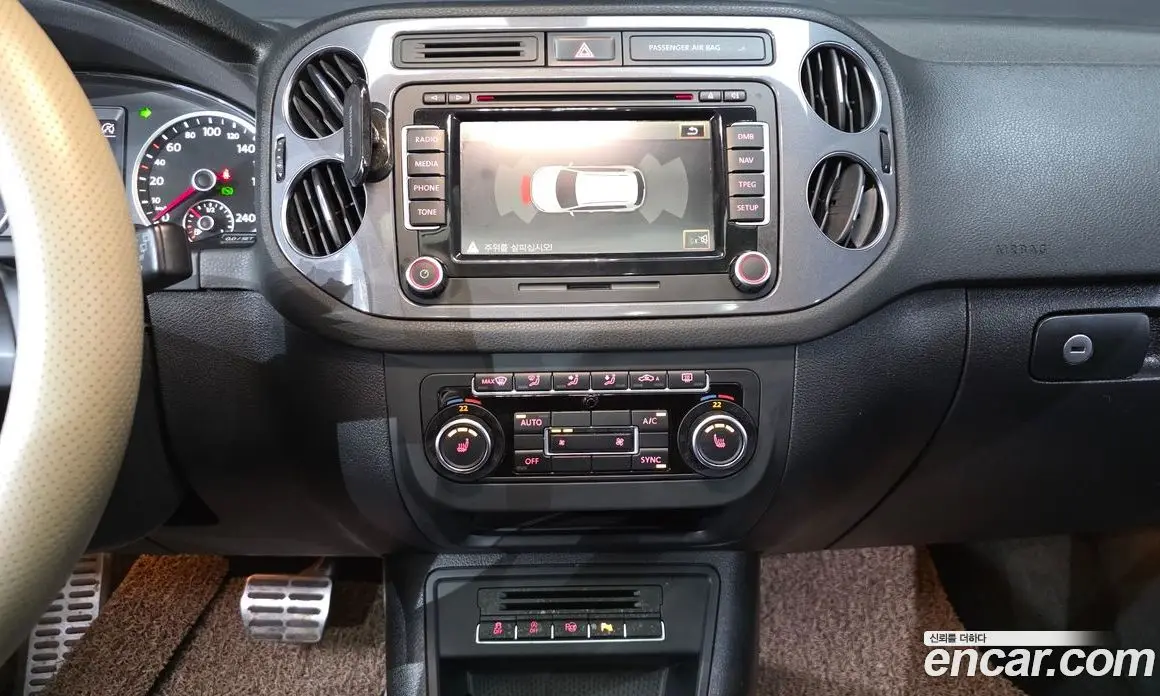 Volkswagen Tiguan 2012 2.0 автомат (гидро), фото 20