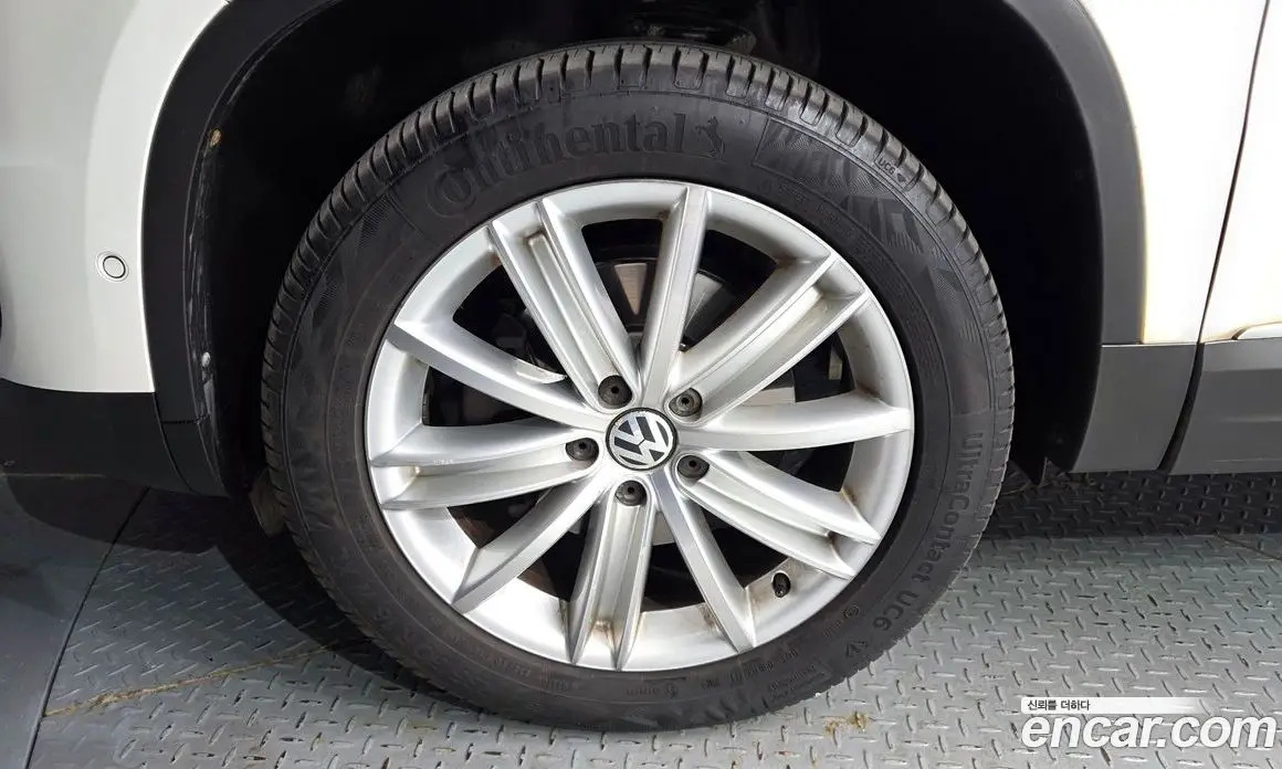 Volkswagen Tiguan 2012 2.0 автомат (гидро), фото 4
