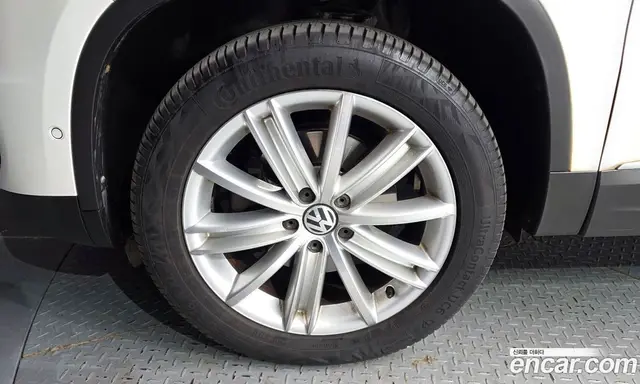 Volkswagen Tiguan 2012 2.0 автомат (гидро), миниатюра 4