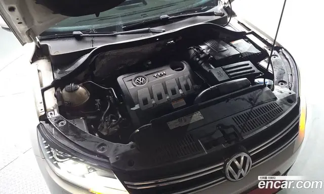 Volkswagen Tiguan 2012 2.0 автомат (гидро), миниатюра 5