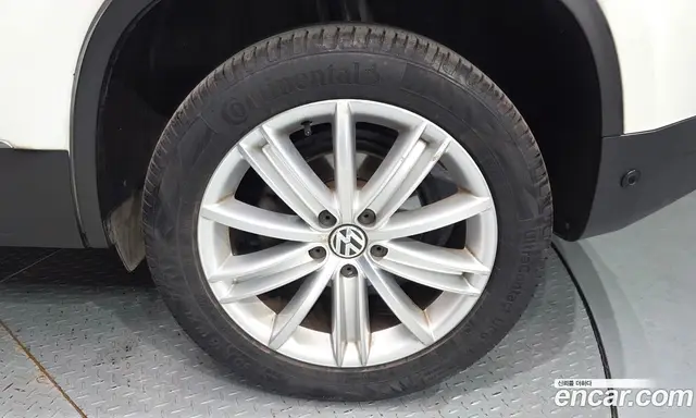 Volkswagen Tiguan 2012 2.0 автомат (гидро), миниатюра 6
