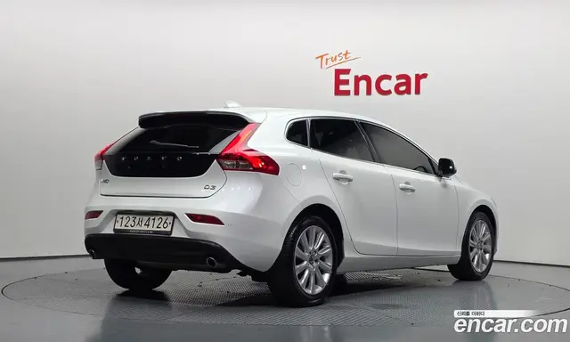 Volvo V40 2016 2.0 автомат (гидро), миниатюра 2 Volvo V40 2016 2.0 автомат (гидро), миниатюра 2