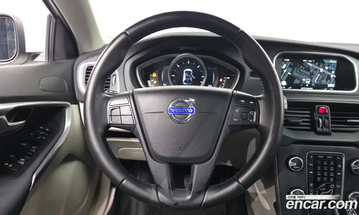 Volvo V40 2016 2.0 автомат (гидро), фото 13 Volvo V40 2016 2.0 автомат (гидро), фото 13
