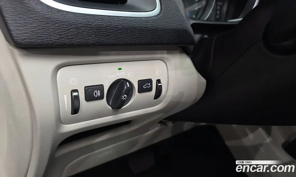 Volvo V40 2016 2.0 автомат (гидро), фото 14 Volvo V40 2016 2.0 автомат (гидро), фото 14