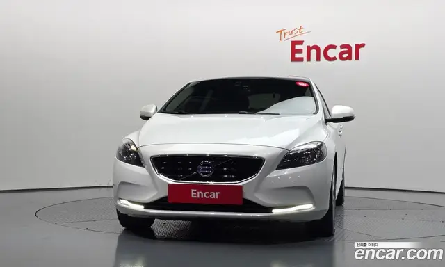 Volvo V40 2016 2.0 автомат (гидро), миниатюра 3 Volvo V40 2016 2.0 автомат (гидро), миниатюра 3