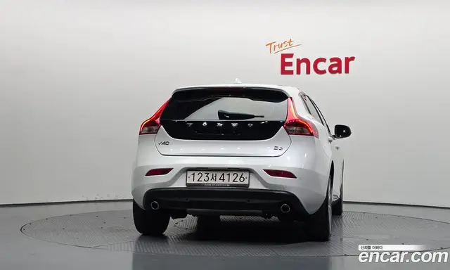 Volvo V40 2016 2.0 автомат (гидро), миниатюра 4 Volvo V40 2016 2.0 автомат (гидро), миниатюра 4
