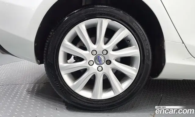 Volvo V40 2016 2.0 автомат (гидро), миниатюра 5 Volvo V40 2016 2.0 автомат (гидро), миниатюра 5