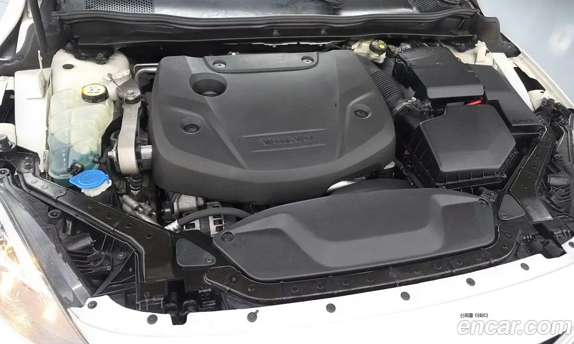 Volvo V40 2016 2.0 автомат (гидро), фото 6 Volvo V40 2016 2.0 автомат (гидро), фото 6