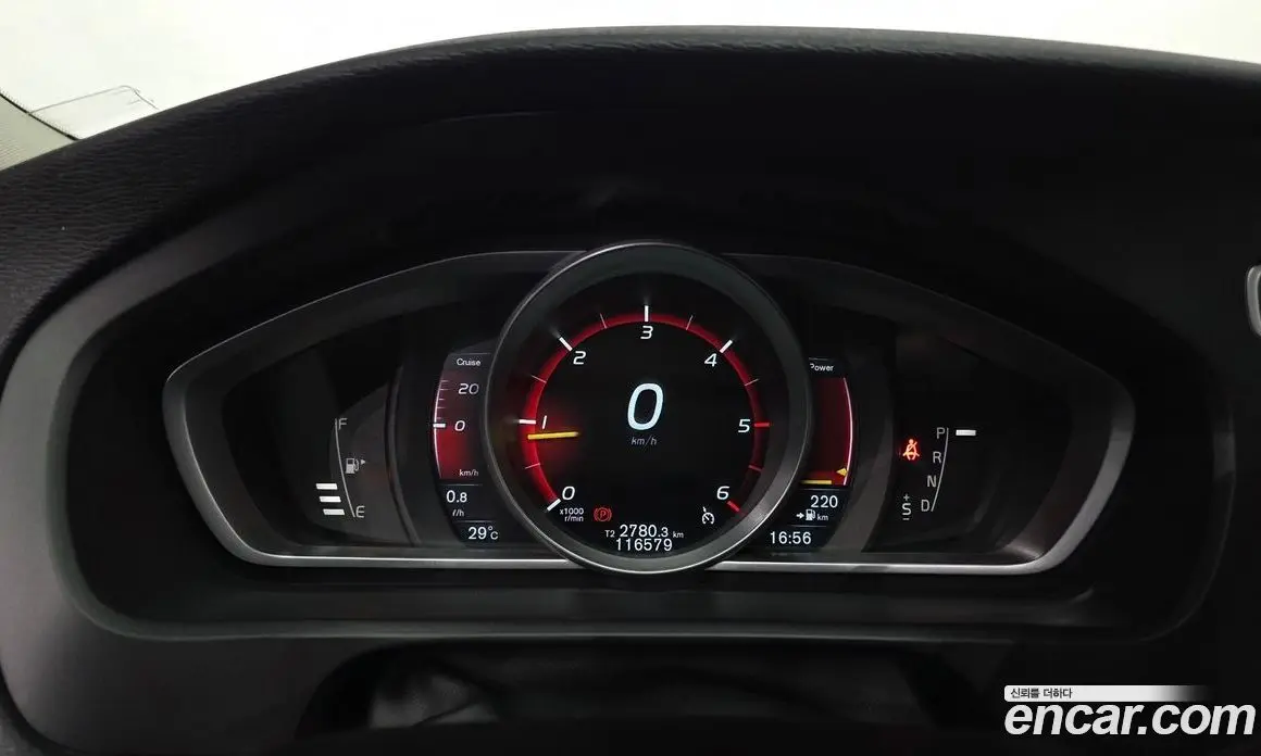 Volvo V40 2016 2.0 автомат (гидро), фото 8 Volvo V40 2016 2.0 автомат (гидро), фото 8