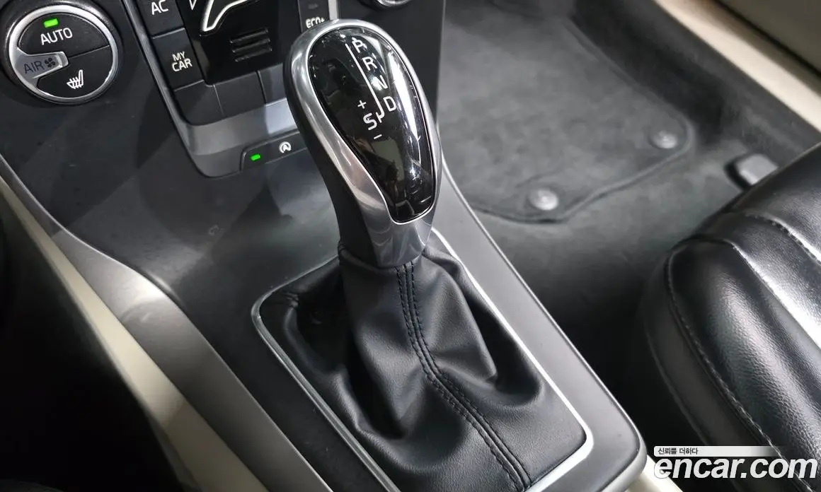 Volvo V40 2016 2.0 автомат (гидро), фото 9 Volvo V40 2016 2.0 автомат (гидро), фото 9