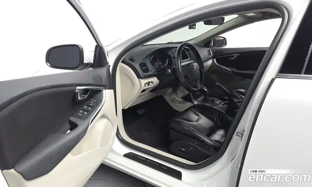 Volvo V40 2016 2.0 автомат (гидро), миниатюра 10 Volvo V40 2016 2.0 автомат (гидро), миниатюра 10