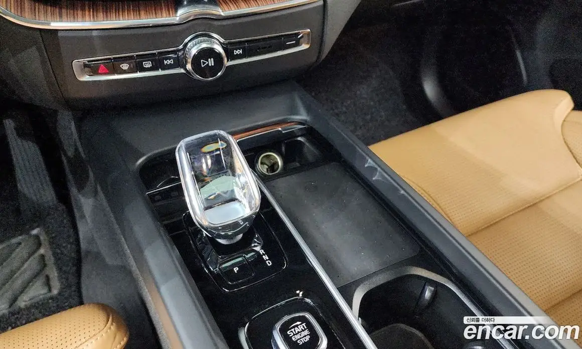 Volvo XC60 2023 2.0 автомат (гидро), фото 12 Volvo XC60 2023 2.0 автомат (гидро), фото 12