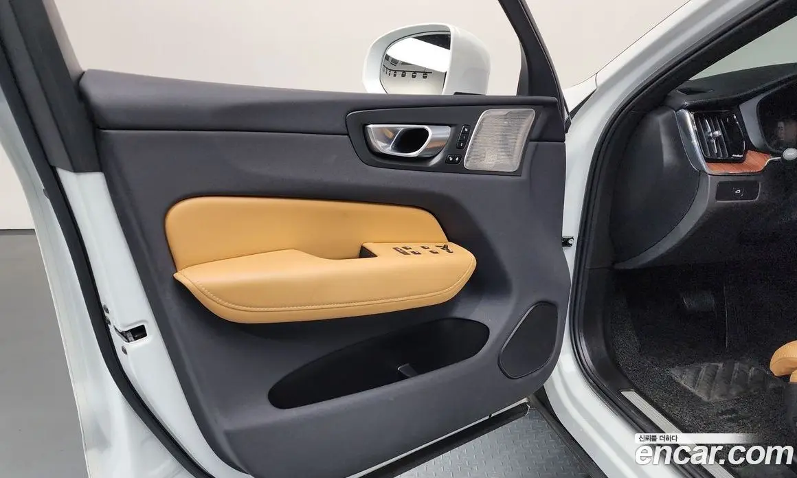 Volvo XC60 2023 2.0 автомат (гидро), фото 14 Volvo XC60 2023 2.0 автомат (гидро), фото 14