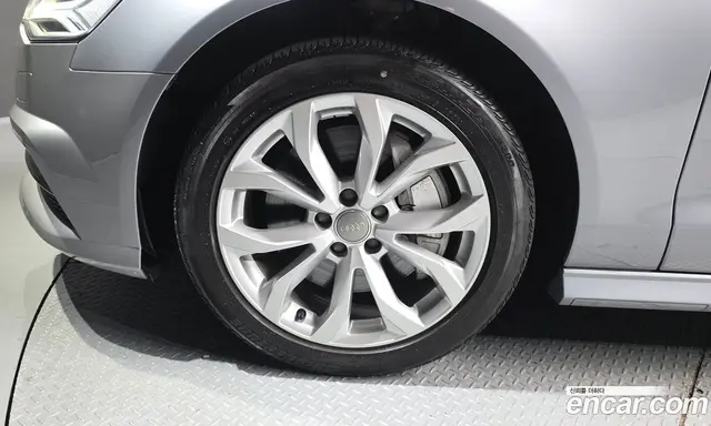 Audi A6 2018 2.0 автомат (гидро), миниатюра 5