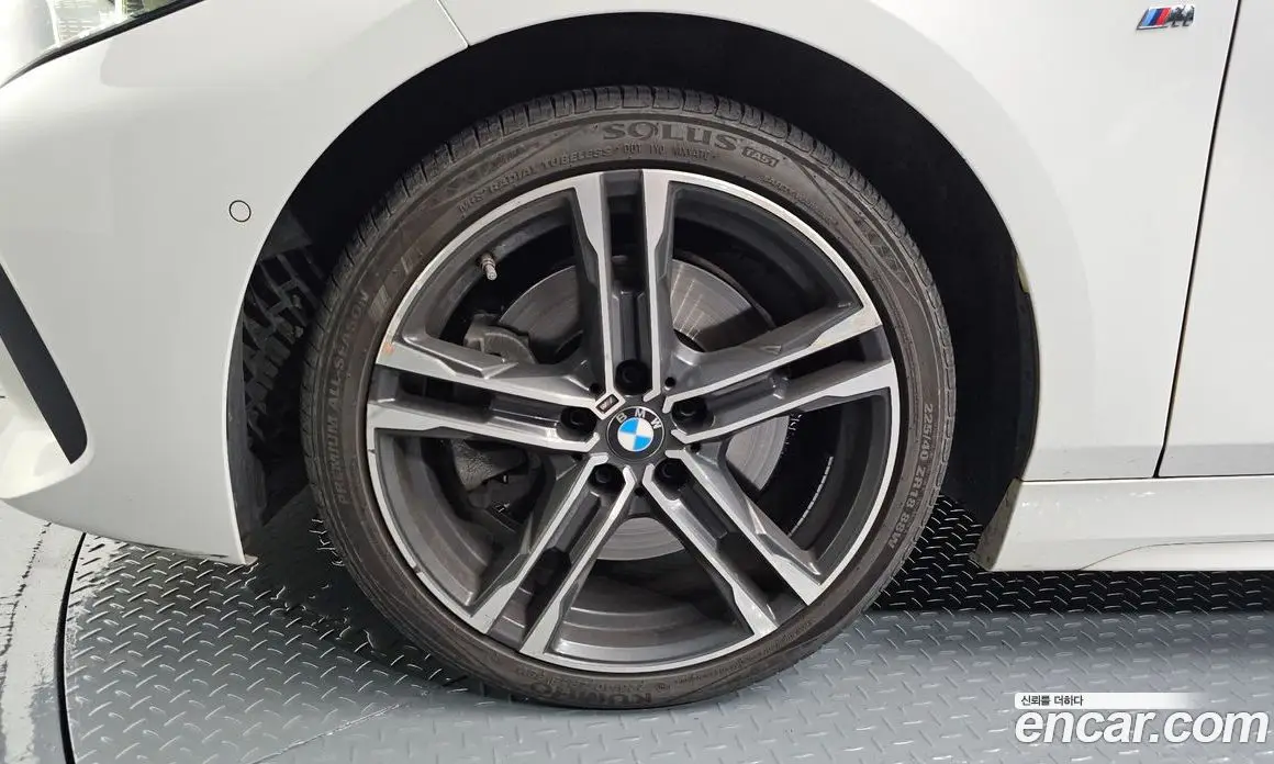 BMW 1 серия 2021 2.0 автомат (гидро), фото 5