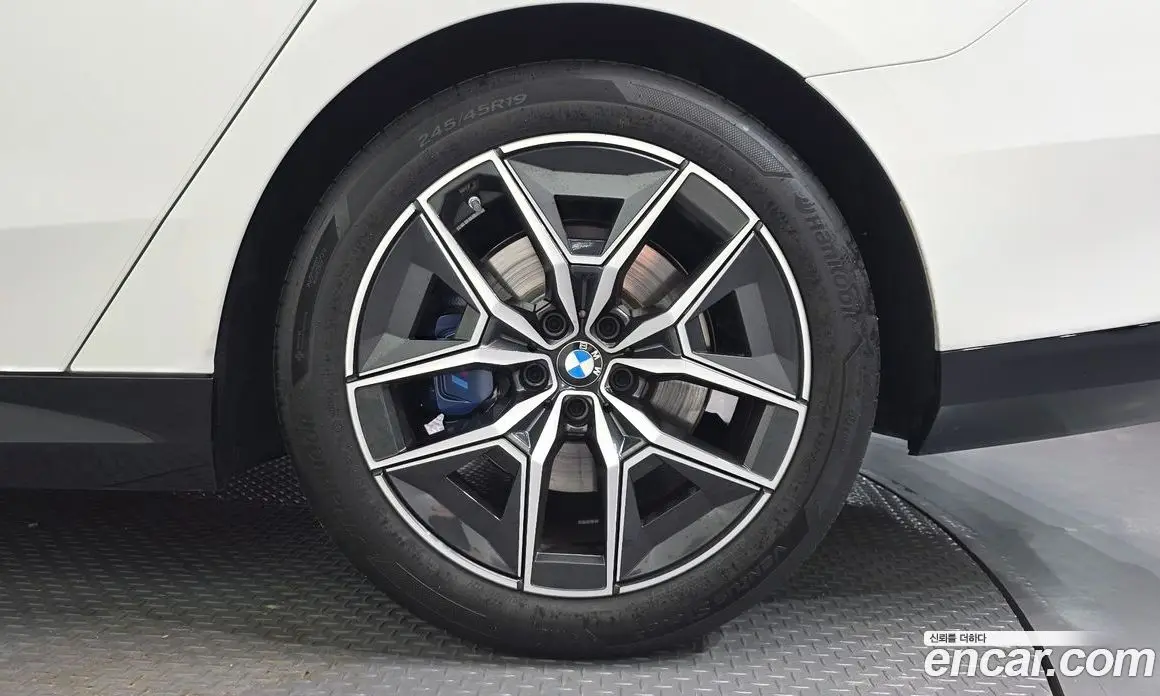 BMW 5 серия 2025 2.0 автомат (гидро), фото 7