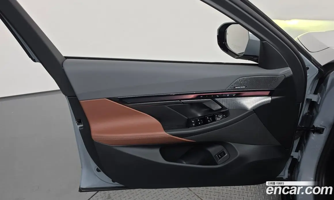 BMW 5 серия 2025 2.0 автомат (гидро), фото 14