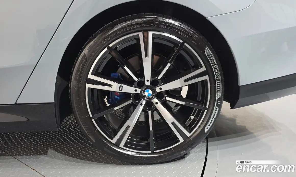 BMW 5 серия 2025 2.0 автомат (гидро), фото 7
