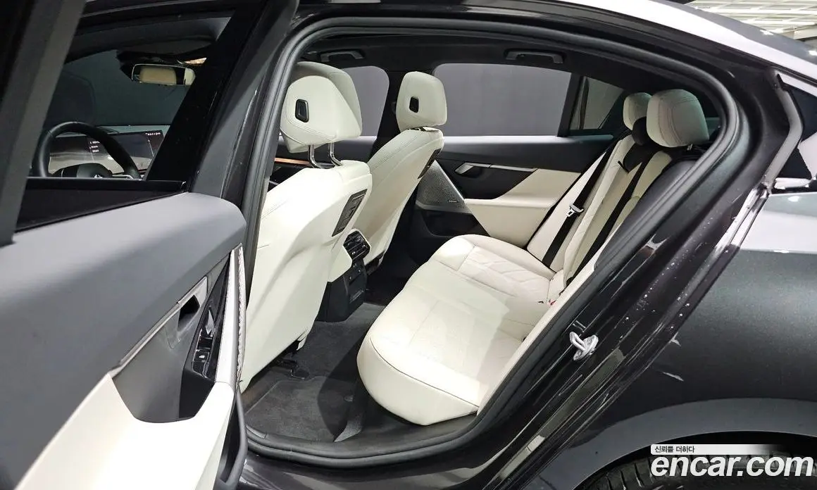 BMW 5 серия 2025 2.0 автомат (гидро), фото 19 BMW 5 серия 2025 2.0 автомат (гидро), фото 19